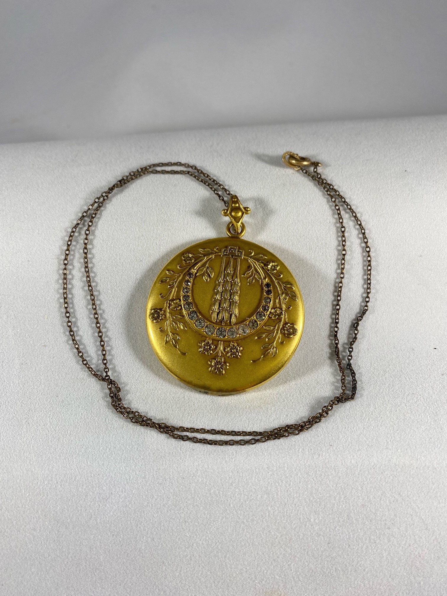 Lot 1061: Gold Colored Necklace with Locket with Clear Stones